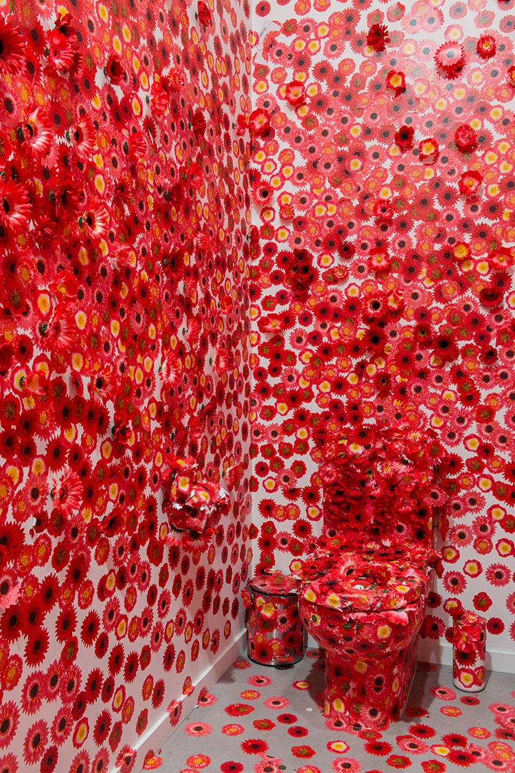 אובססיית הפרחים של יאיוי קוסאמה. התמונות באדיבות הגלריה הלאומית של ויקטוריה